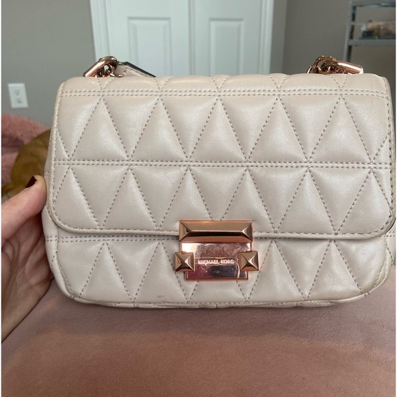 Michael Kors Light Pink Bag with Rose Gold - Picture 2 of 12